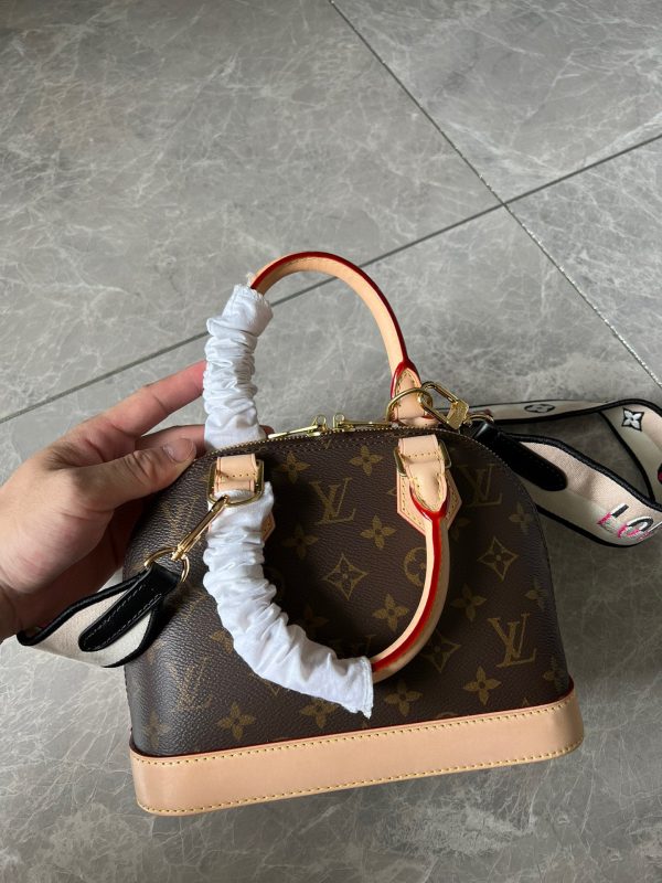 LV-Shoulder-Bag-1